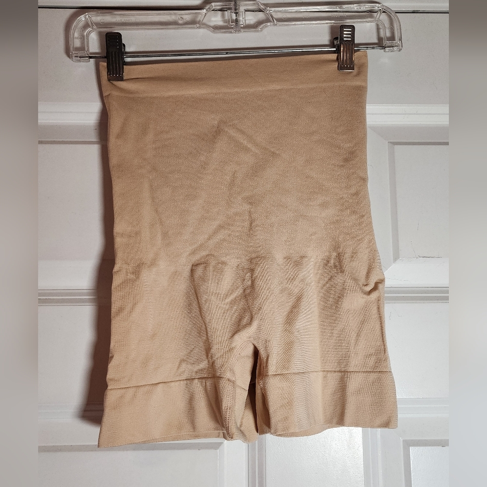 High-Waisted Shapewear Shorts in Beige M